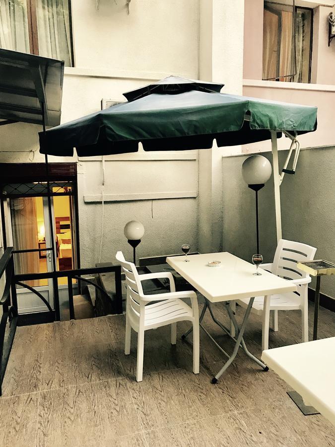 Hotel Tiflis House Esterno foto