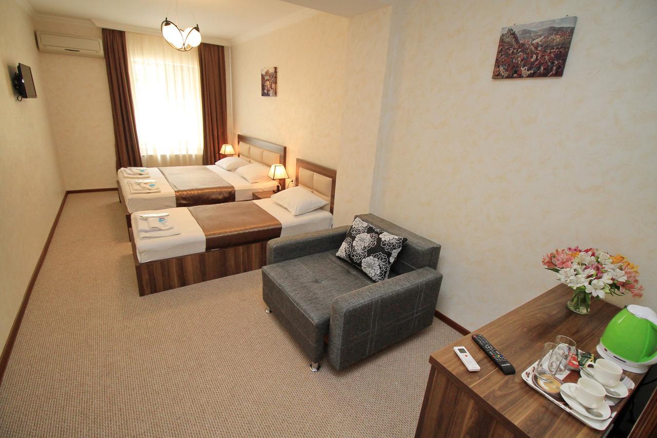 Hotel Tiflis House Esterno foto
